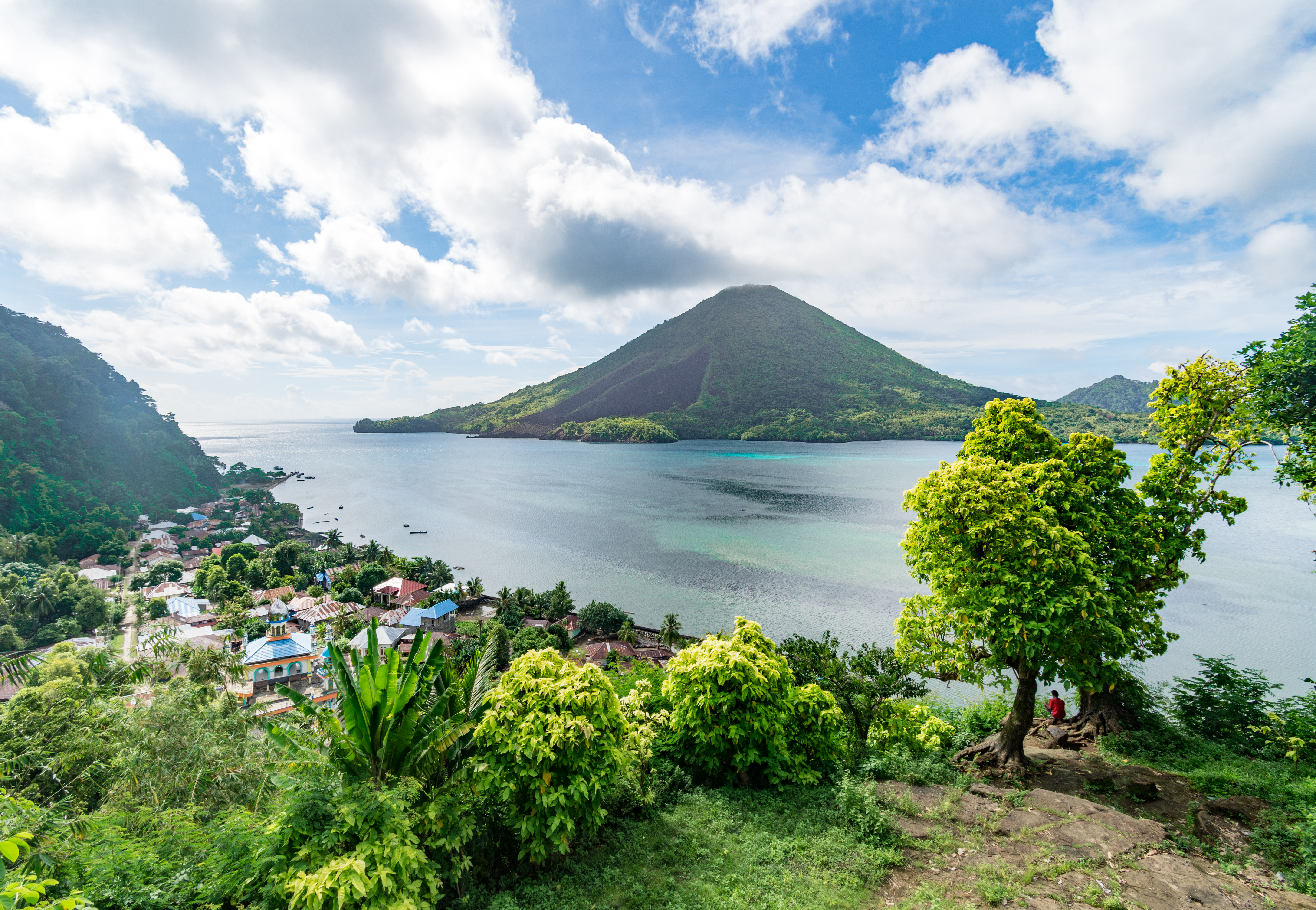 How to get to Banda Islands